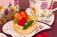 Слоеные корзинки с кремом из маскарпоне, манго и фруктами