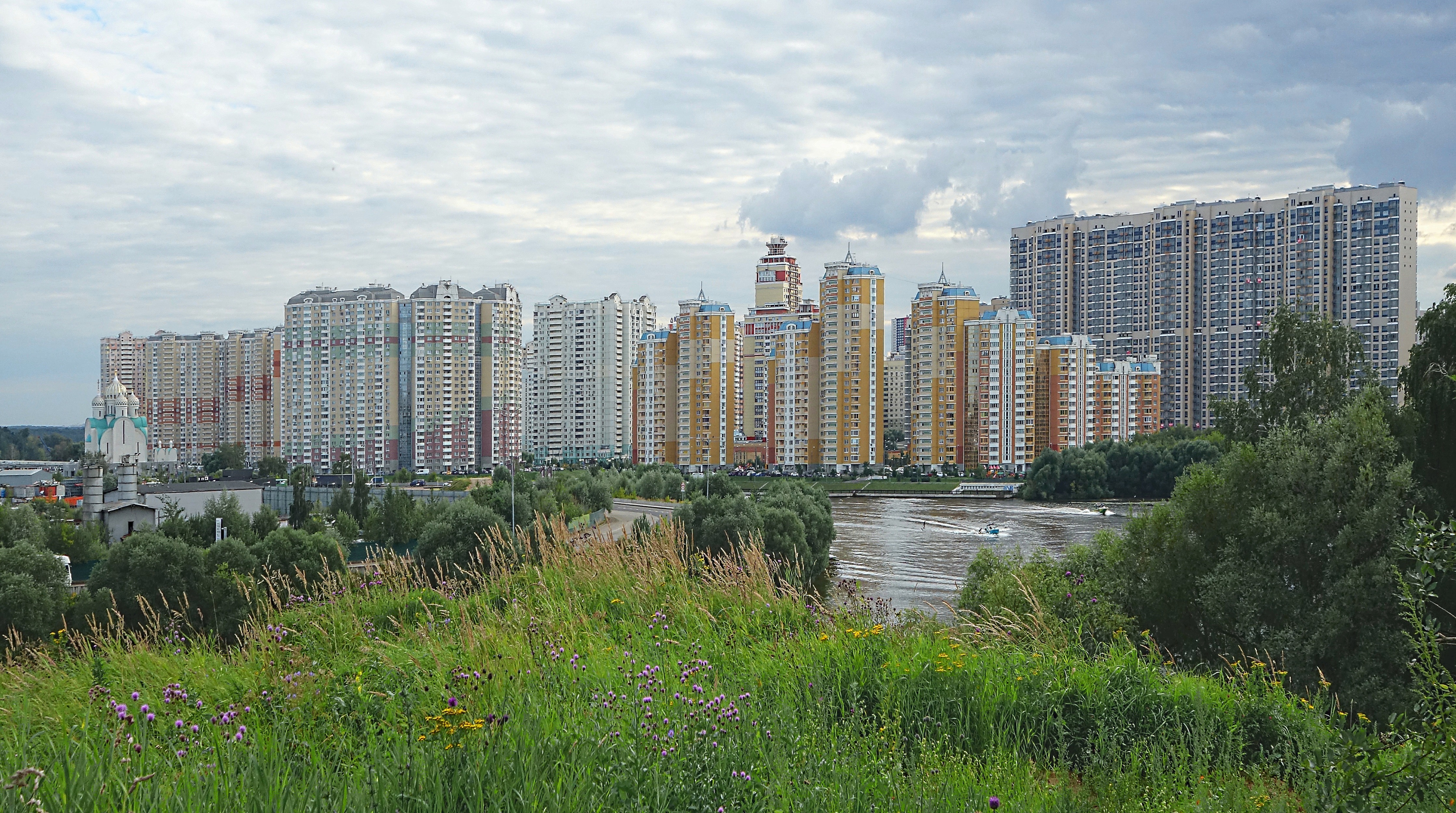 Вид Красногорска с холма над Москвой-рекой. Фото Морошкина В.В.. Фото