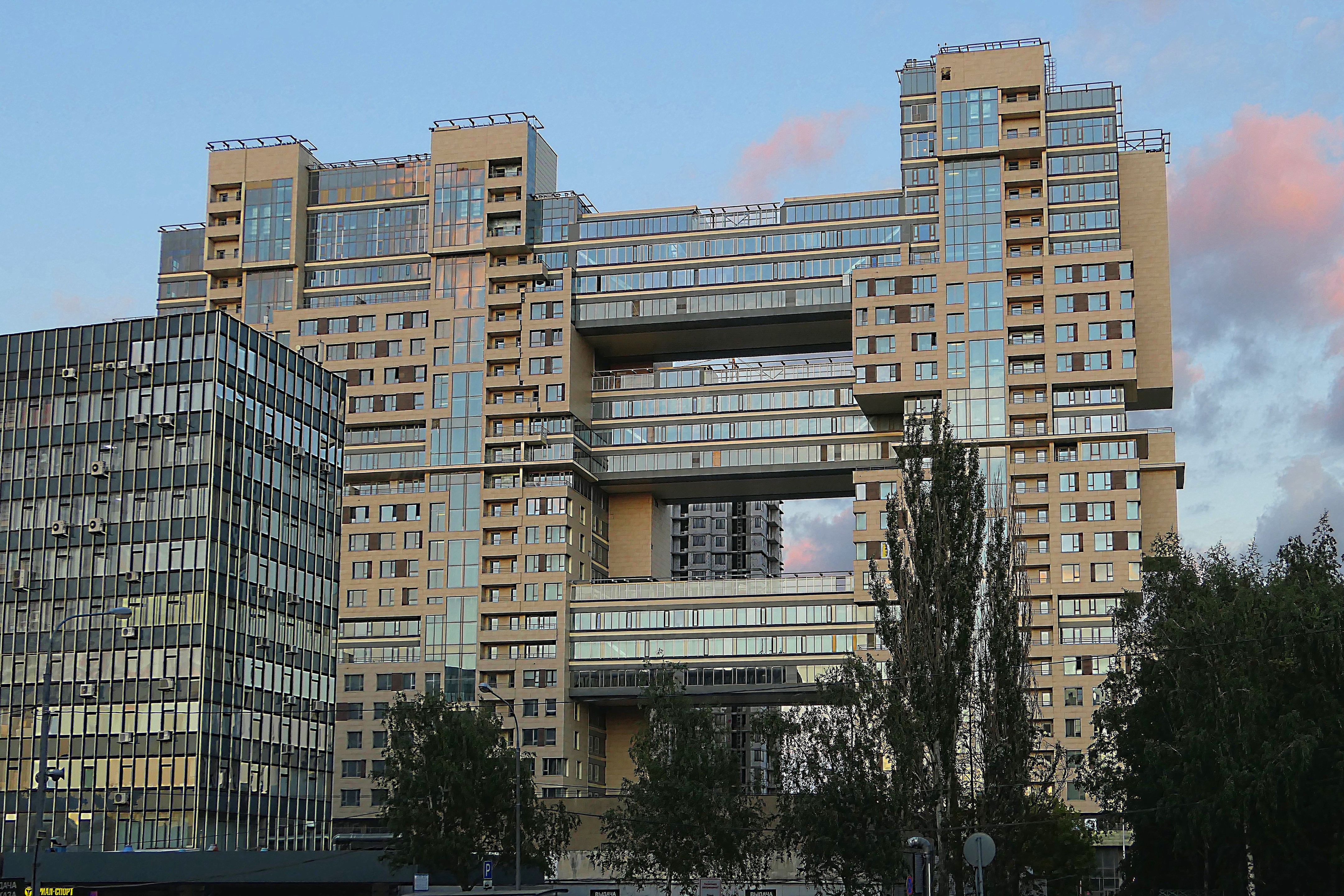 Новое здание на ул.Вавилова. Фото Морошкина В.В.