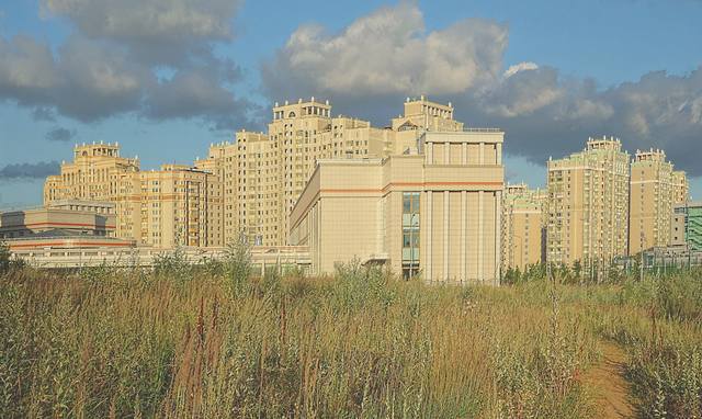 Здания у ст. метро Университет. Вечер. Фото Морошкина В.В.