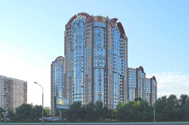 Вид большого здания с Кутузовского пр. Фото Морошкина В.В.