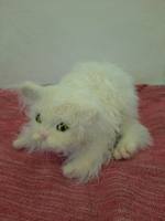 Белый котик от Claire Garland 20.10.20 31749094_s