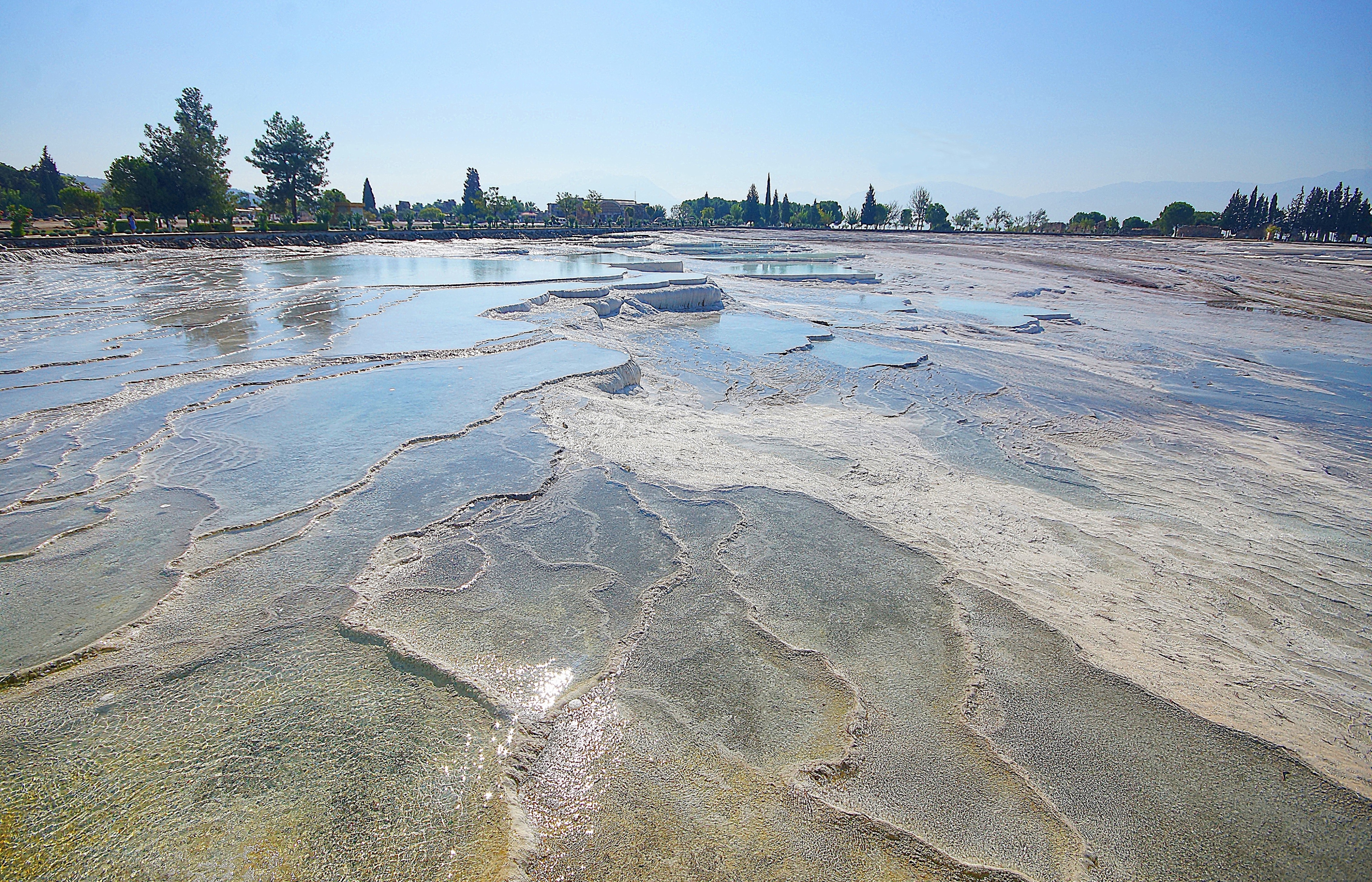 Террасы Памуккале, залитые водой термальных источников. Фото Морошкина В.В.