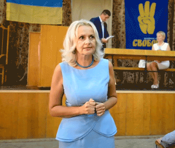 Бомбануло! Фарион во время мытья посуды взбесила передача по кухонному радио