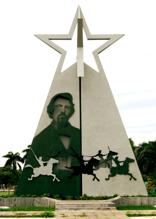 Памятник из стали, открытый 24 ноября 1990 года в городе Баямо.