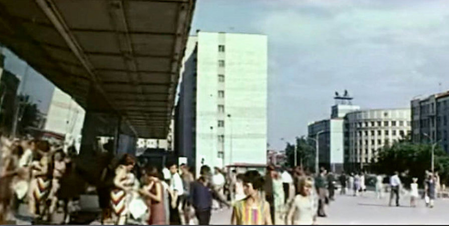 У ЦУМа, 1969