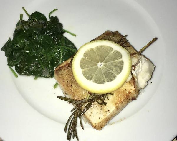 Филе морской рыбы с лимоном и оливковым маслом