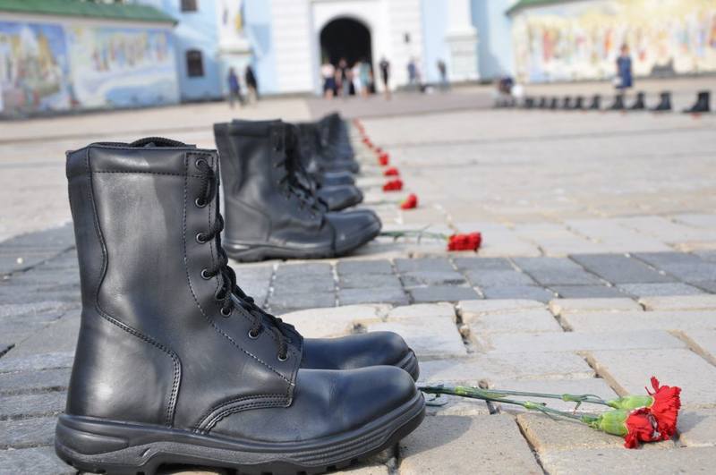 Акция в память о сбитом в Луганске Ил–76