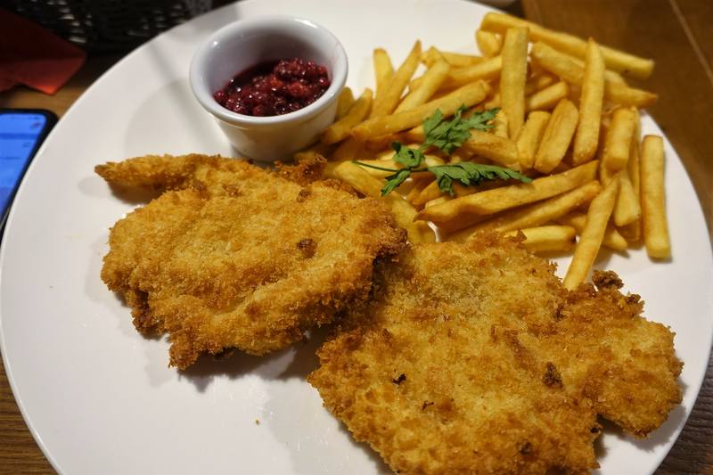 отбивная с картошкой отбивная с картошкой фри