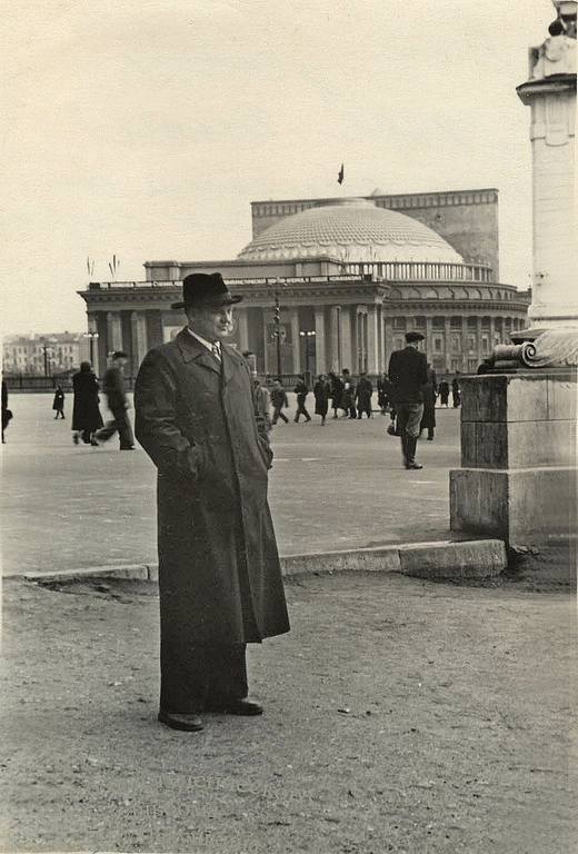 Оперный театр. Из семейного альбома А.С.Чекушкина. Фото 1953 год.
