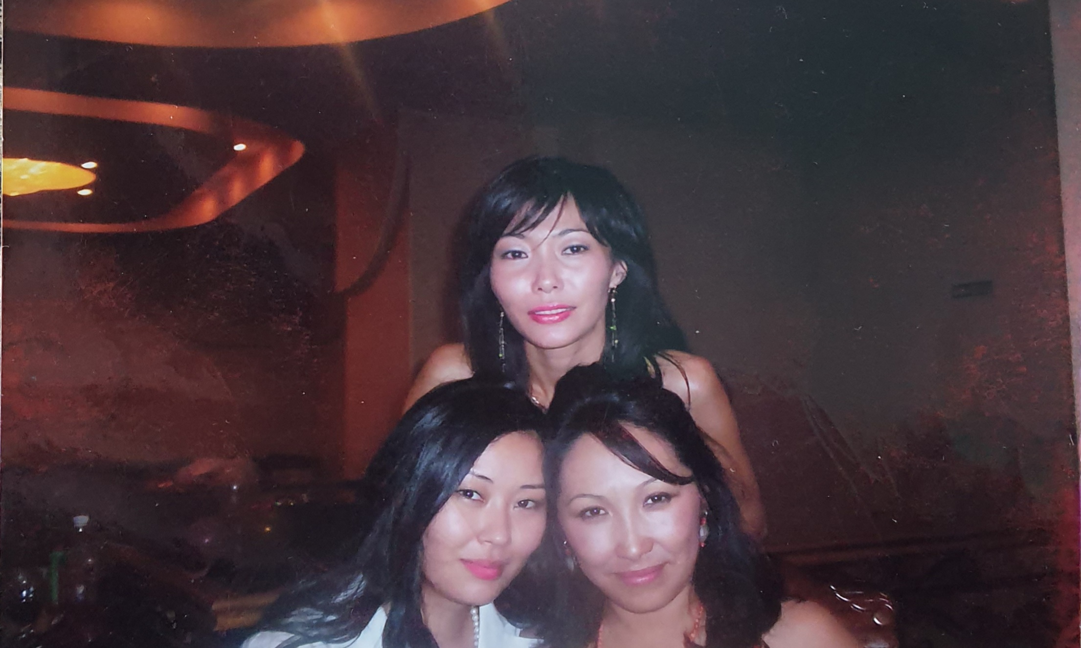 Три девушки 2005 год