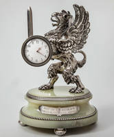 Часы настольные в форме грифона