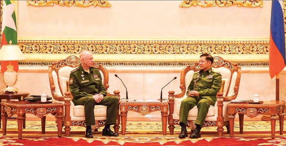 генерал-полковник Александр Васильевич Фомин (слева) и лидер военного переворота Мьянмы генерал Мин Аунг Хлаинг