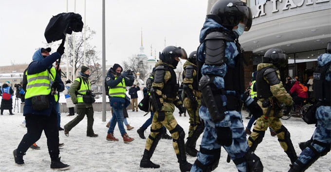 Роскомнадзор утвердил отличительные знаки для журналистов на митингах