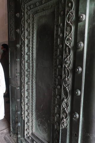 http://images.vfl.ru/ii/1617819076/df1238d7/33989069_m.jpg