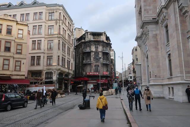 http://images.vfl.ru/ii/1617819856/7688b36d/33989319_m.jpg