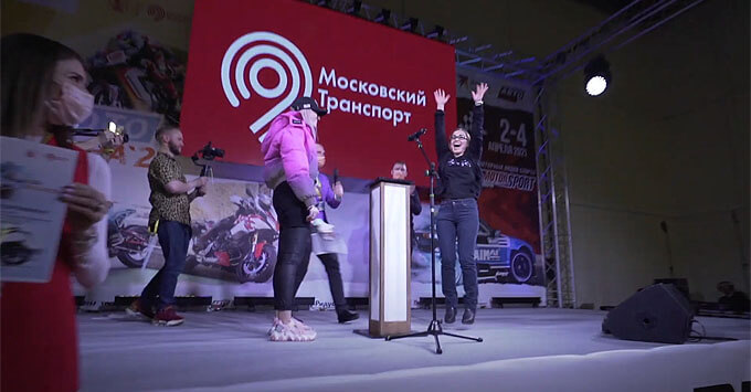 Радио MAXIMUM вручило мотоцикл победительнице акции «Заведи свой мотоцикл на MAXIMUM» - Новости радио OnAir.ru