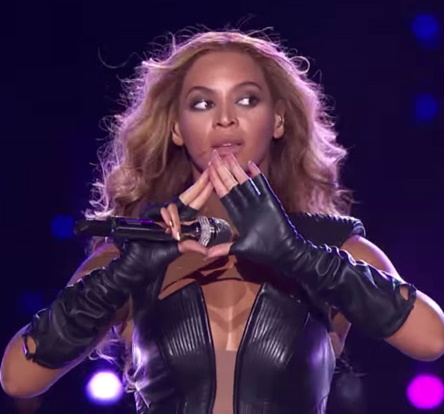 illuminati-sign-beyonce-superbowl-pyramid-sign