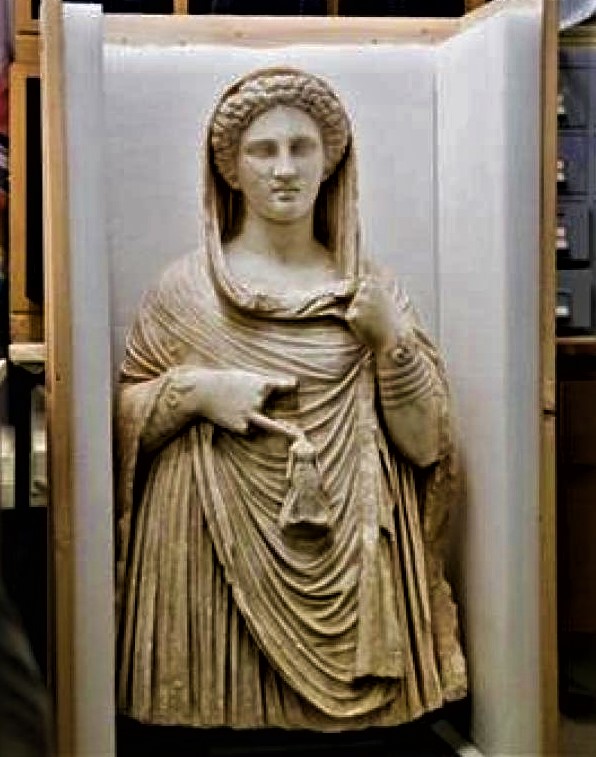Статуя богини Персефоны