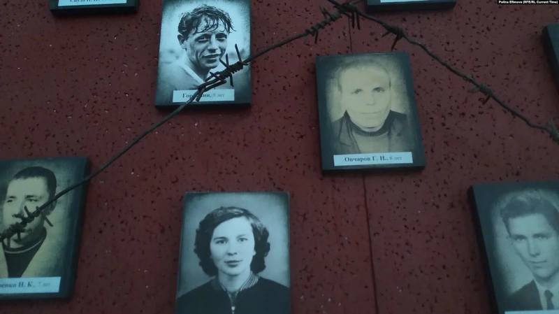 Экспозиция в Новочеркасском музее истории донского казачества, посвященная арестованным после событий июня 1962 года Экспозиция в Новочеркасском музее истории донского казачества, посвященная арестованным после событий июня 1962 года