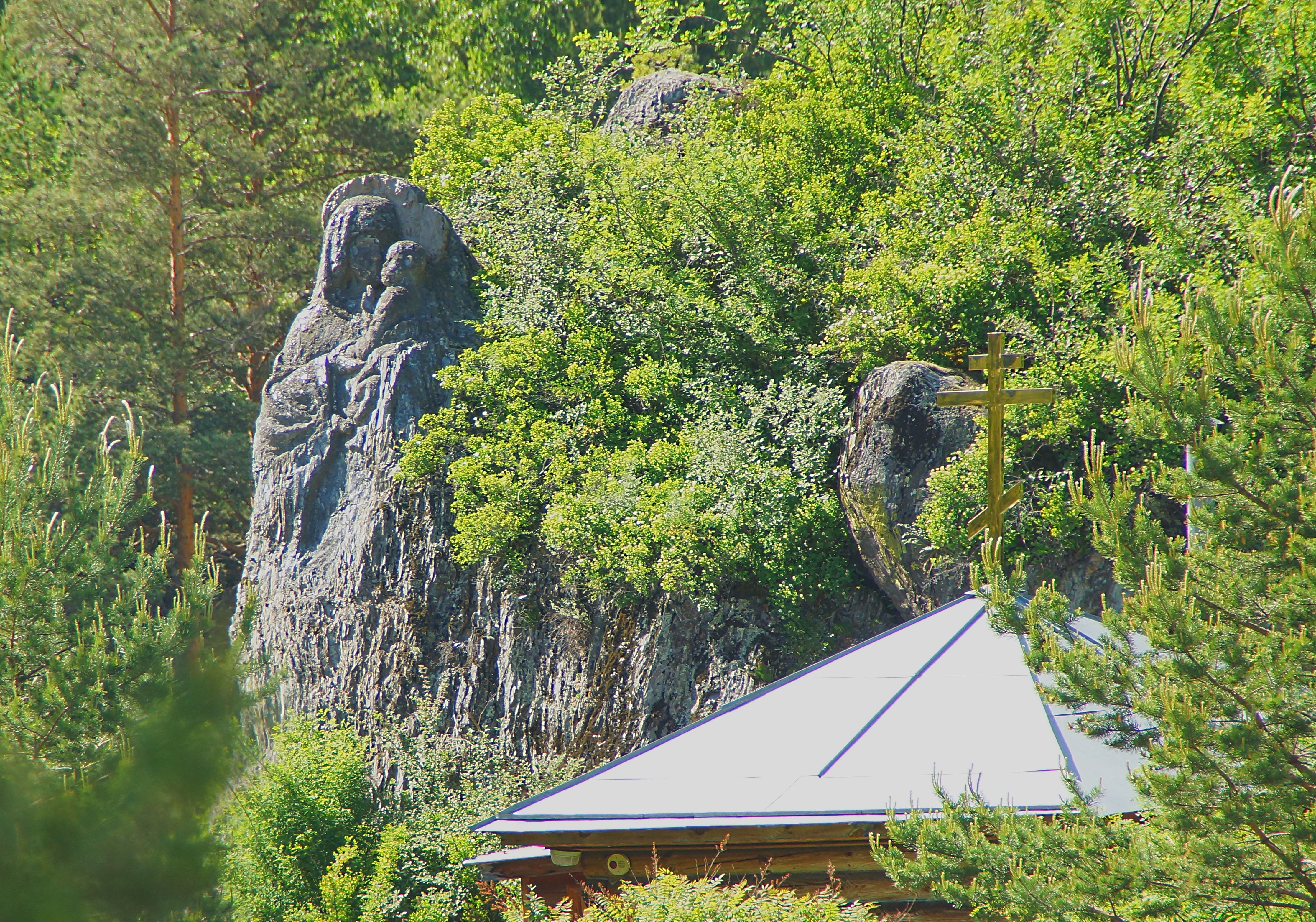 Изваяние Богоматери в скале на о. Патмос. Фото Морошкина В.В.