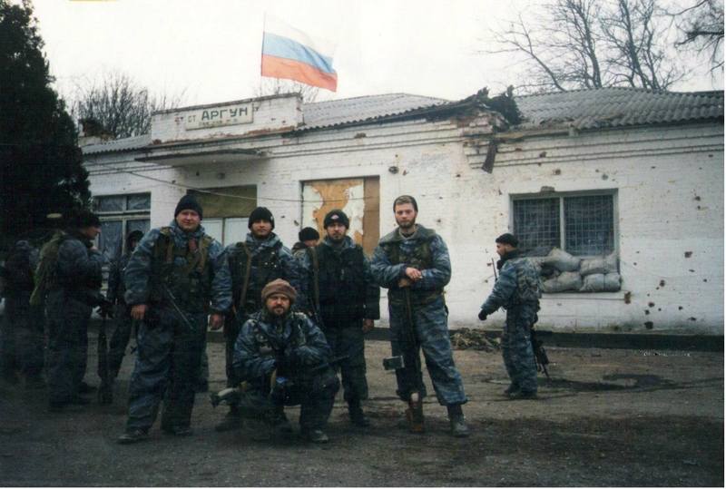 фото из материала посвященного участию Самарского ОМОНа в чеченской войне. Снято 15 января 2000-го года, когда в городе проходила зачистка