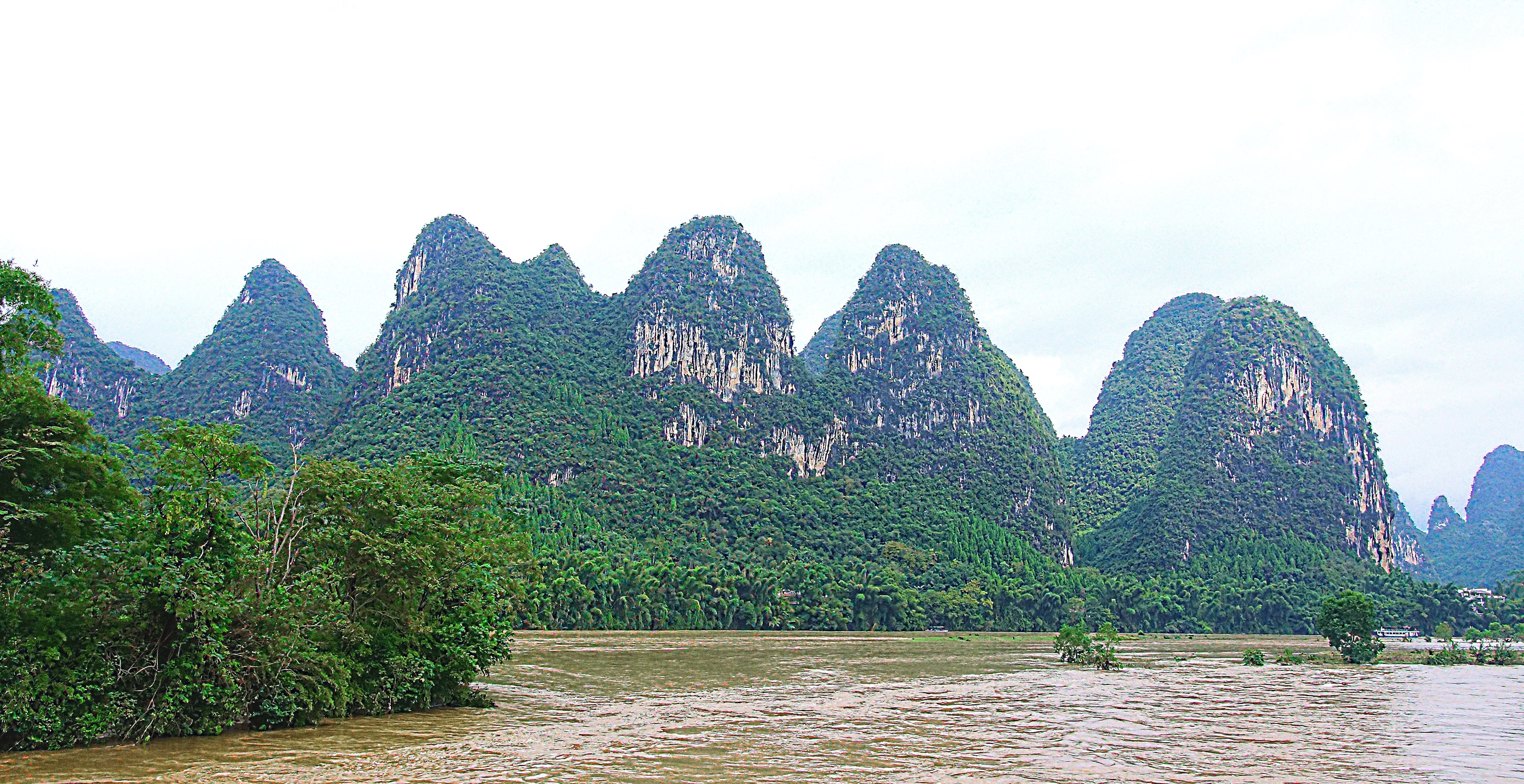 Горы-башни парка Гуйлинь. Фото Морошкина В.В.