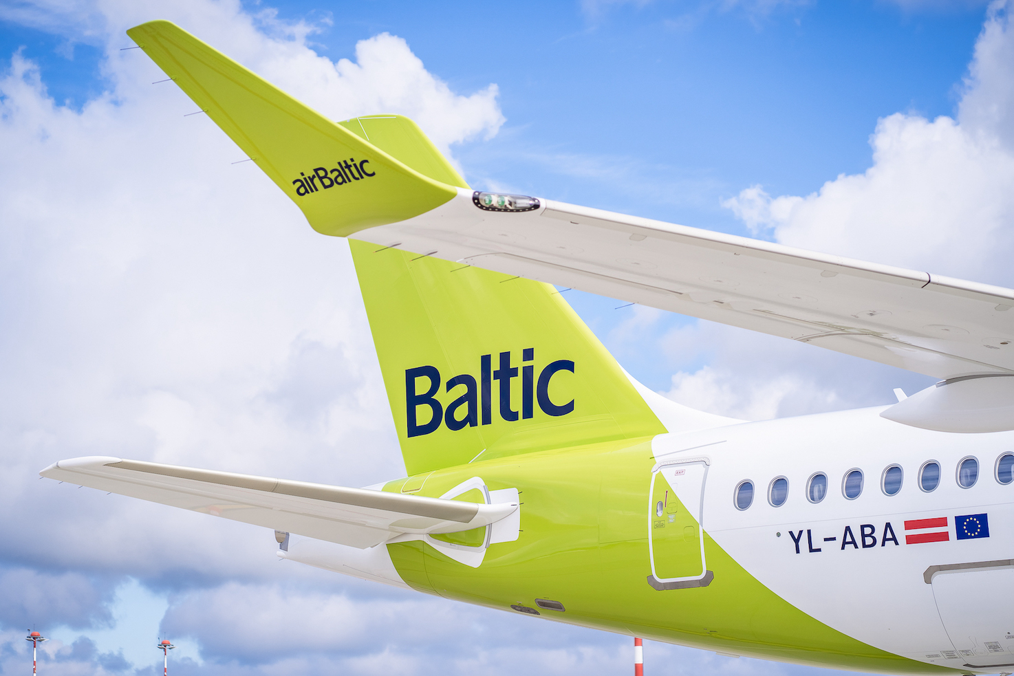 Airbaltic store delayed baggage