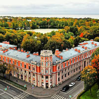 1-10Жилой 3-этажный дом с восьмигранной башней. Петергоф,