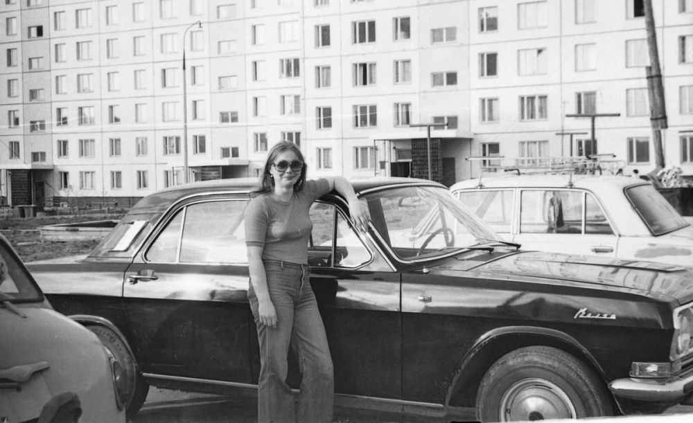 ГАЗ-24 и девушка Мск Воронежская 1980