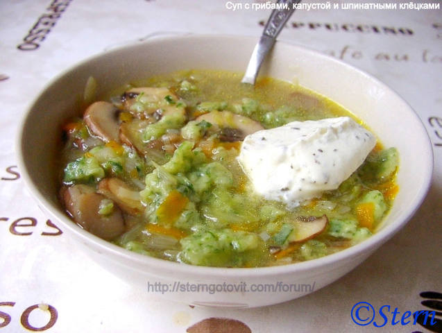 Суп с грибами, капустой и шпинатными клёцками