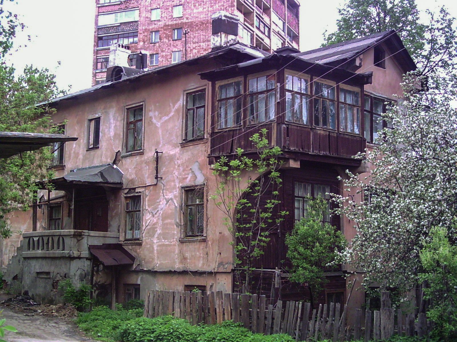 Плотничный пер., 6. 13 октября 2005 3