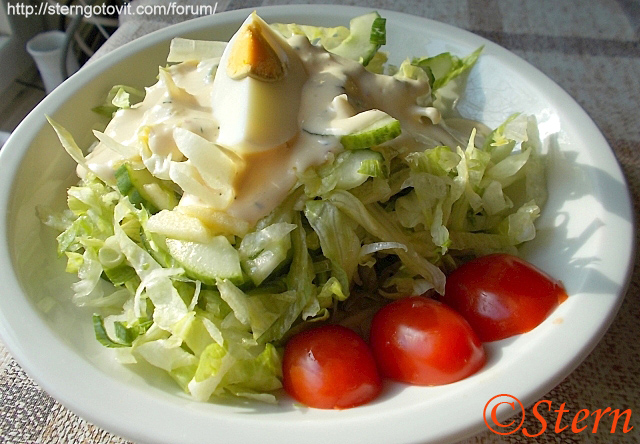 Салат из капусты с яичной заправкой