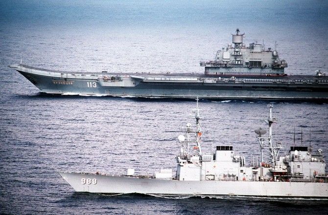 ТАВКР «Адмирал Кузнецов» и американский ракетный эсминец «Deyo», 1991 г.