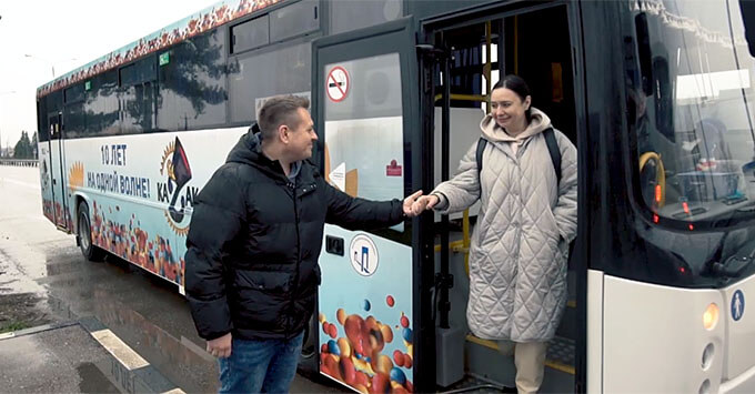 Ведущие радиостанции «Казак FM» озвучили остановки по пути из станицы Динской в Краснодар