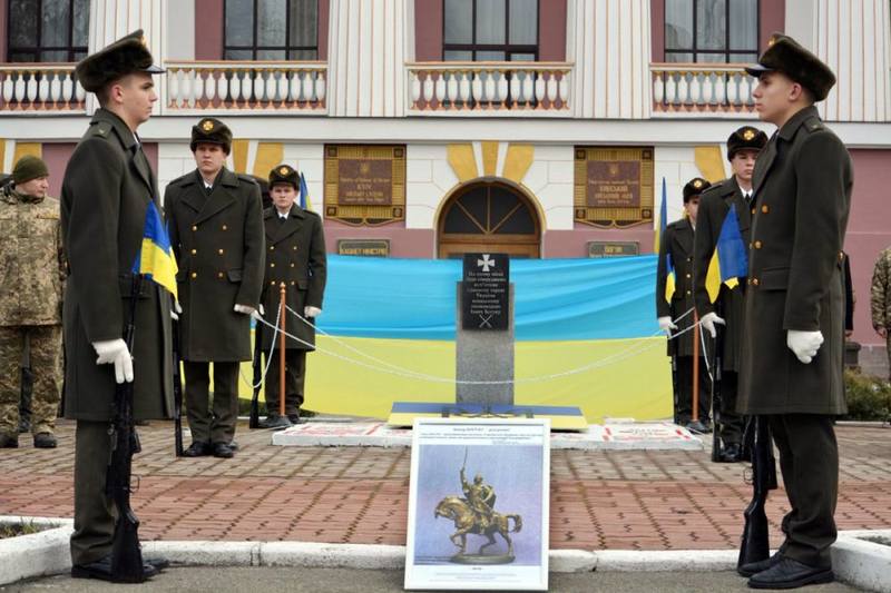 В Киевском военном лицее имени Ивана Богуна, несмотря на «национальную память», ведут свою историю с 1943 года, а не с 1992-го, что крайне озадачивает свидомитов