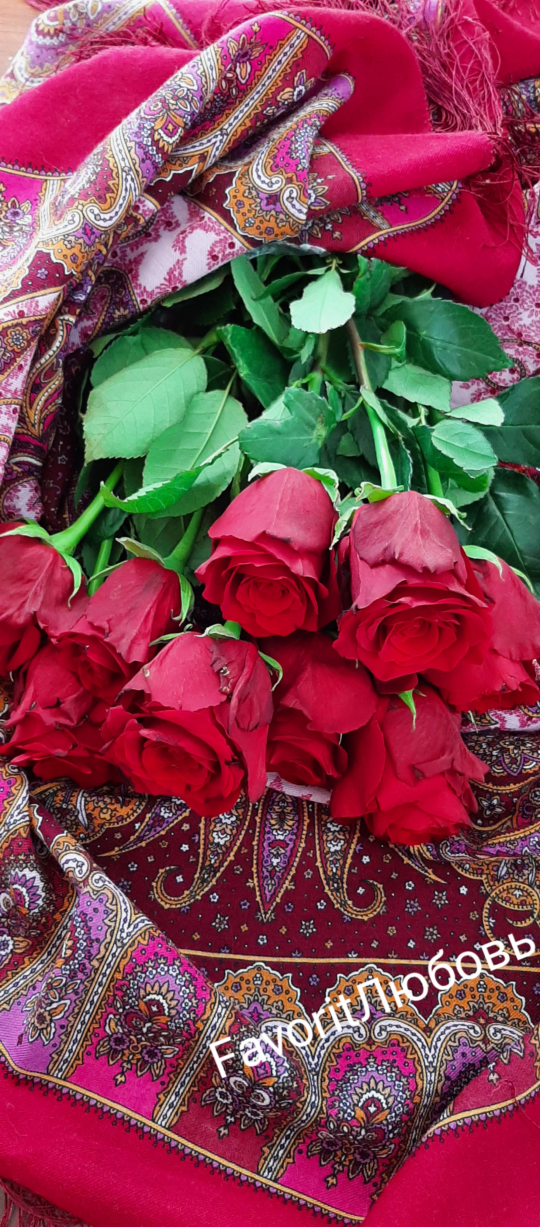 Платок Фаворит январский букет роз