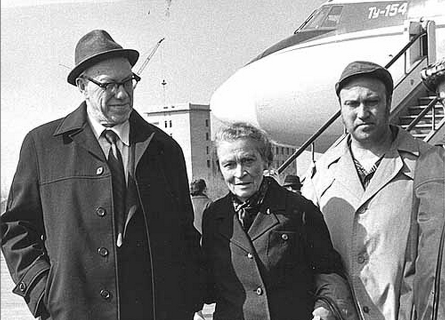 Михаил Алексеевич и Вера Евгеньевна уезжают в Москву1976