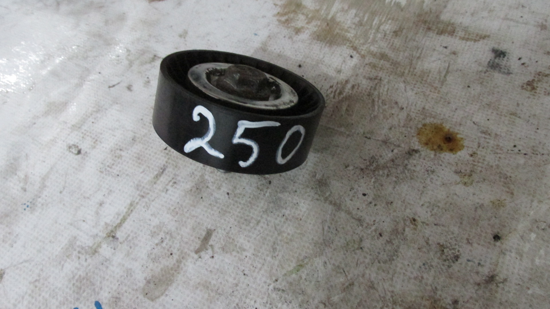 Ролик натяжной 250 второй 600