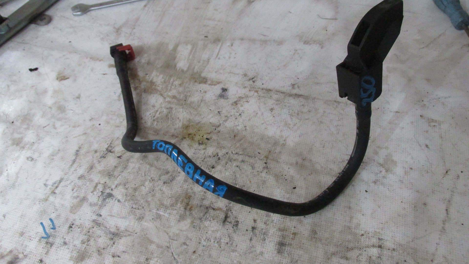 Трубка топливная 250 300