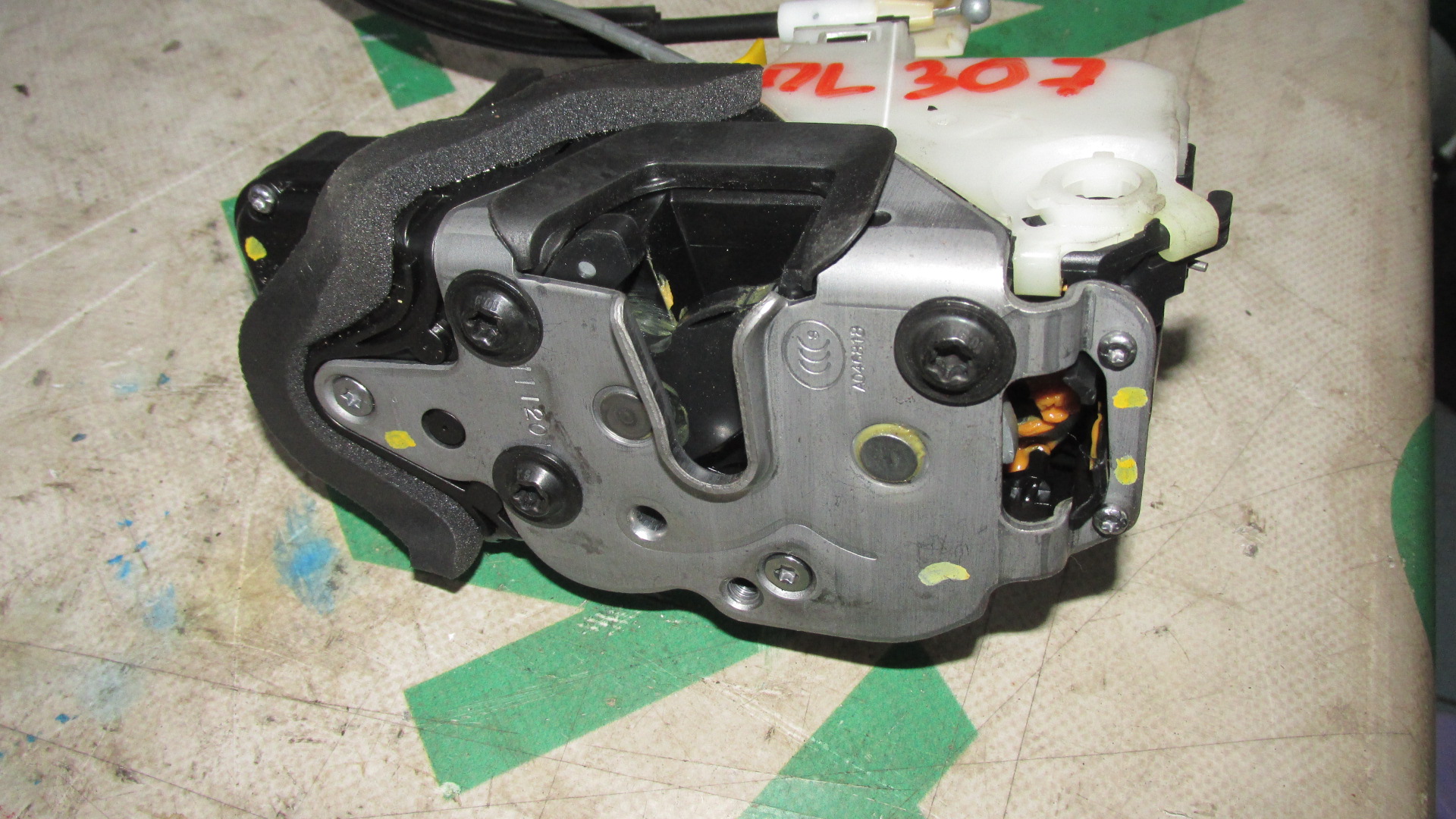 Замок двери передний левый 307 (2)