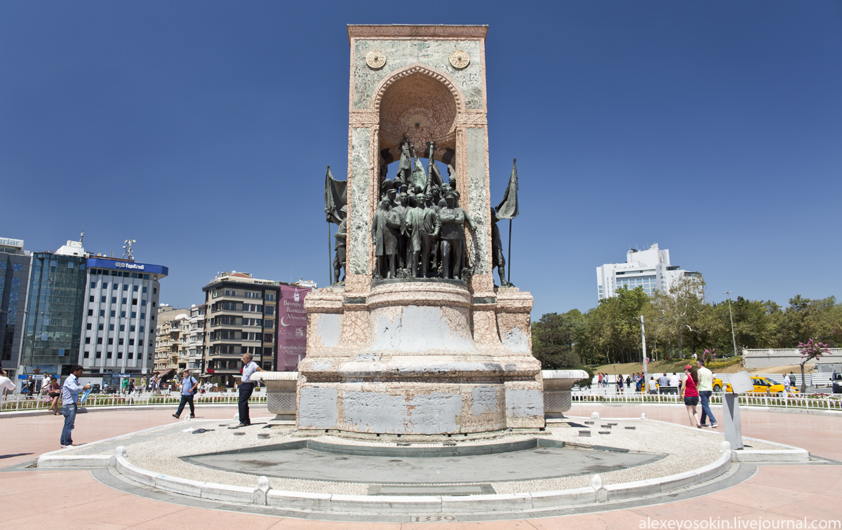 Ploshad-Taksim-Stambul-Monument