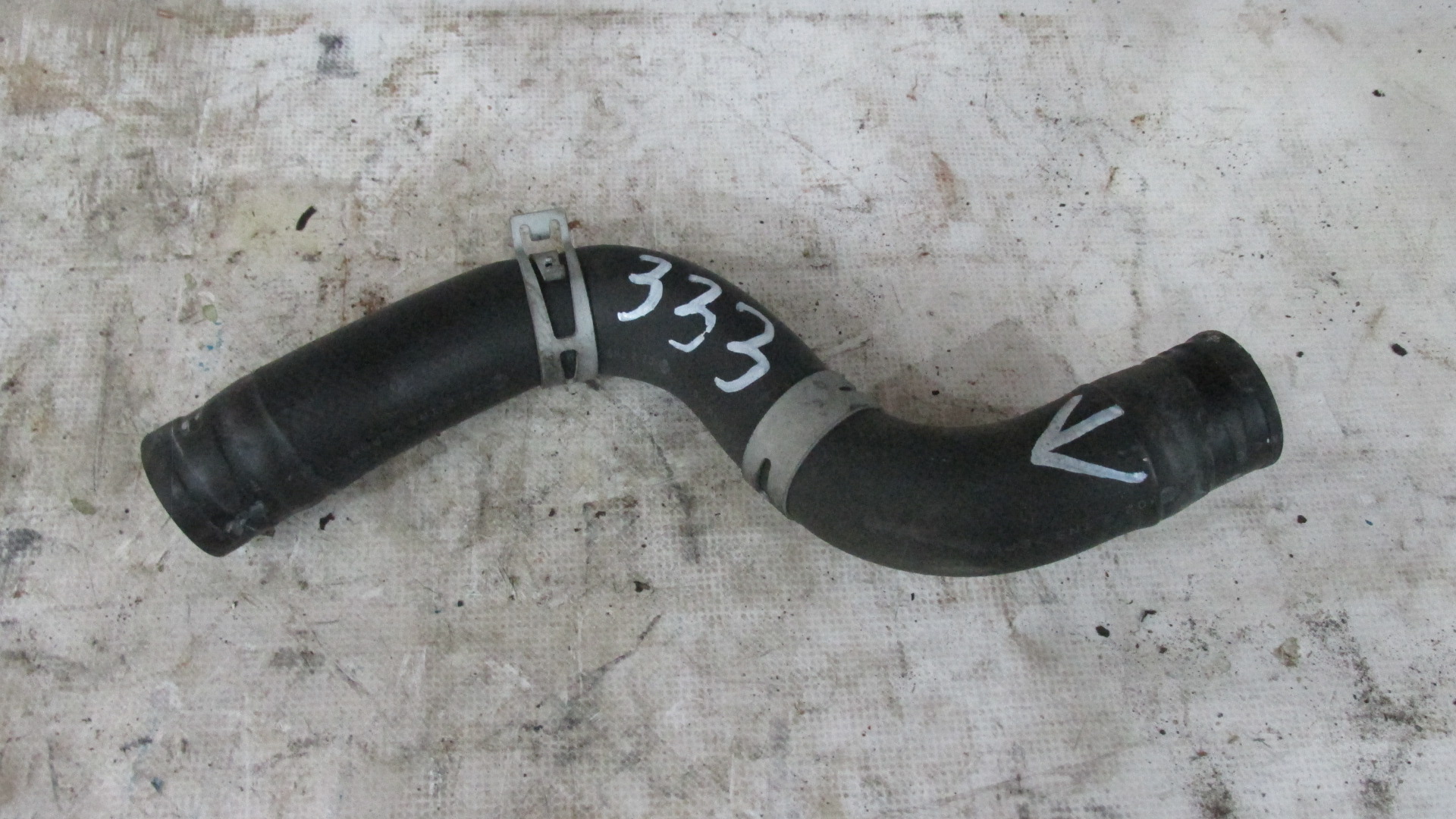 патрубок системы охлаждения 333 второй 300