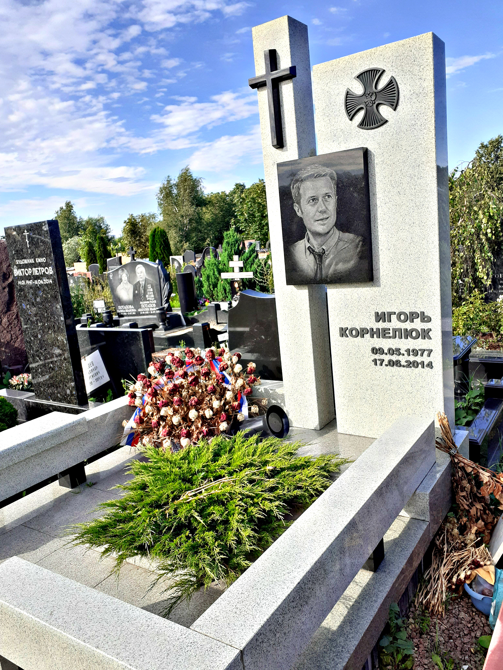 Могила Юрия Шатунова на Троекуровском кладбище