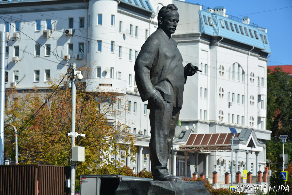 Памятник Шолохову в Ростове-на-Дону Памятник Шолохову в Ростове-на-Дону