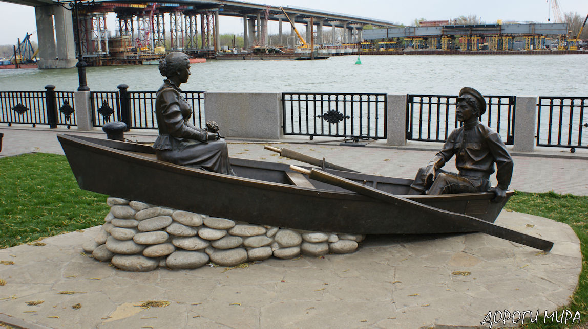 Скульптура Григорий и Аксинья в лодке Скульптура Григорий и Аксинья в лодке