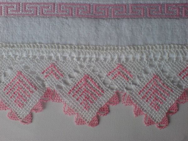 pembe-beyaz-dantel-havlu-kenari