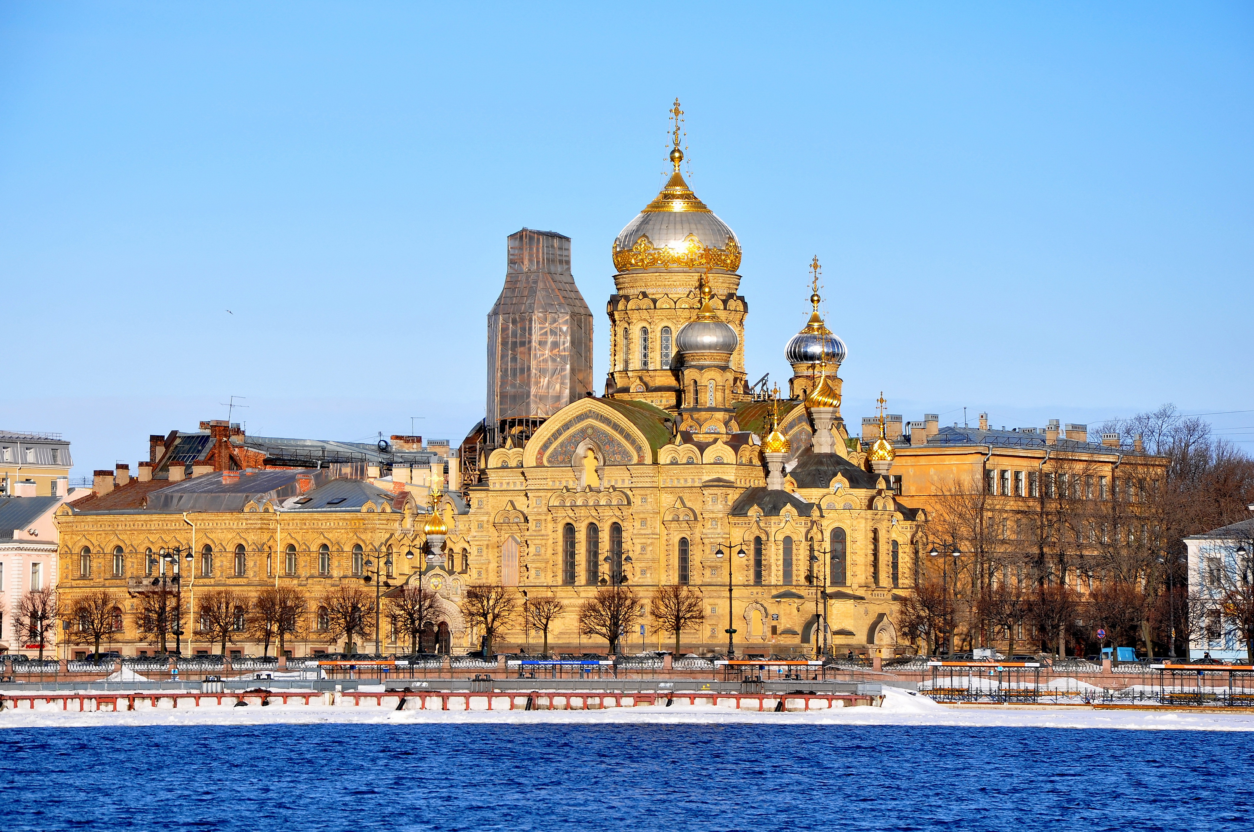 Храмы санкт петербурга. Церкви Санкт-Петербурга. Санкт-Петербург церкви и соборы. Православные храмы на Васильевском острове в Петербурге. Храм на Университетской набережной в Санкт-Петербурге.