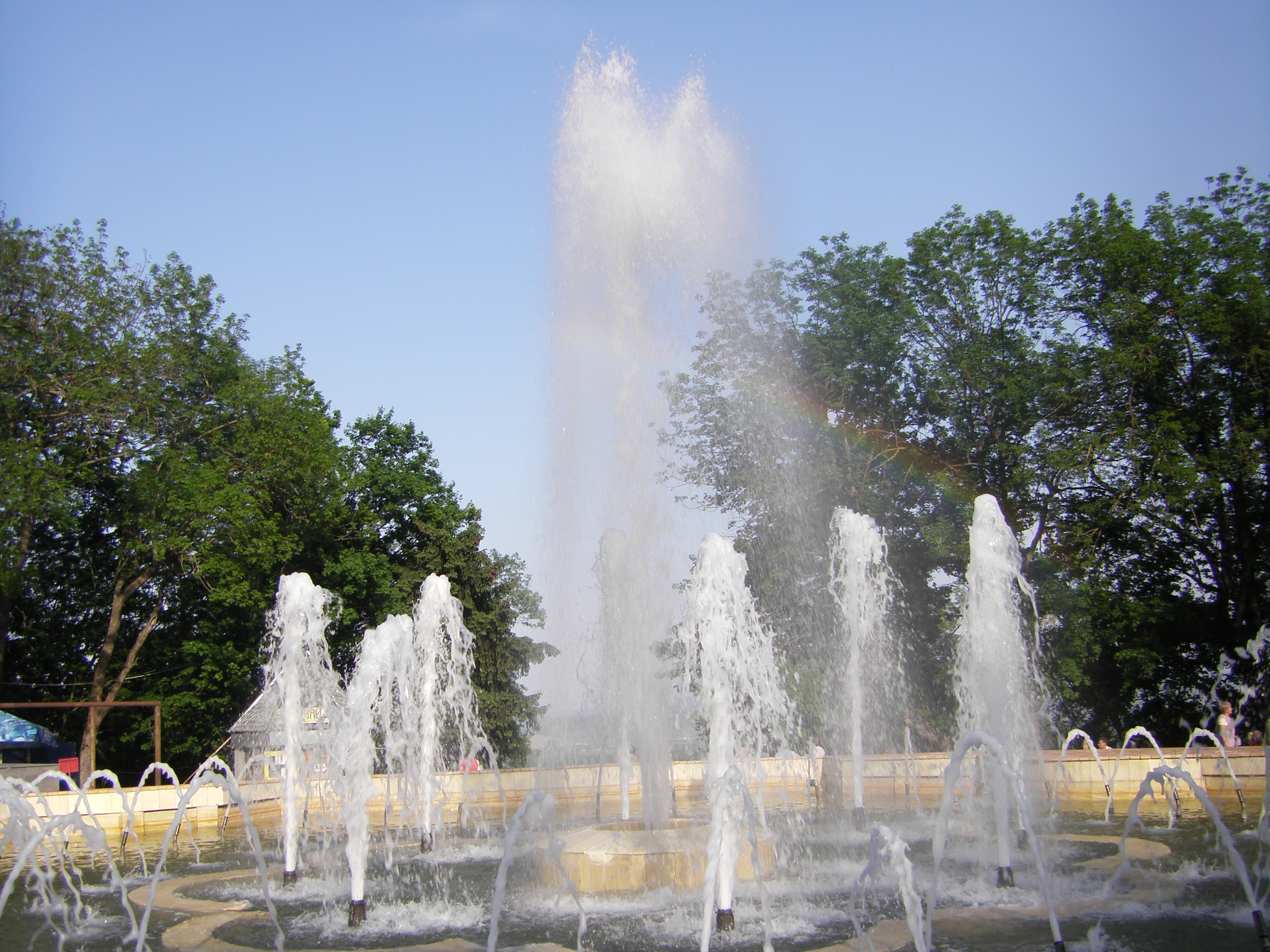 Фонтан и радуга