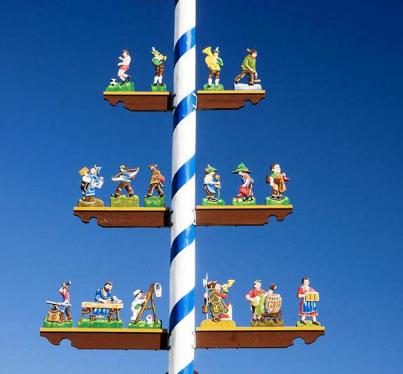 maibaum-bemalte-figuren1